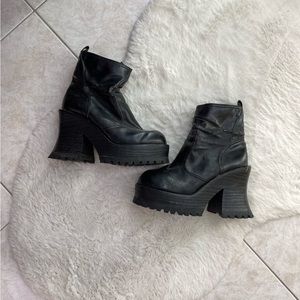 VINTAGE DELiA*s 90’s BRATZ PLATFORM